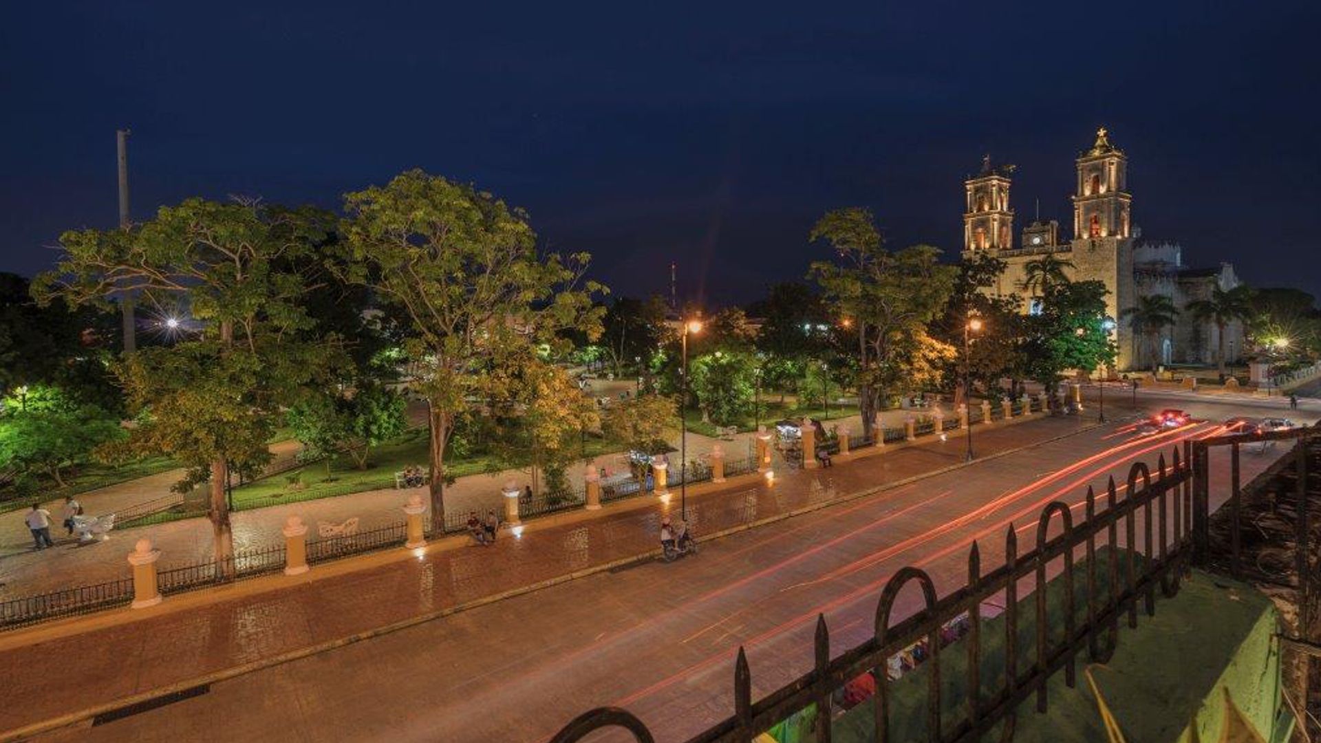 Parque de Valladolid de noche